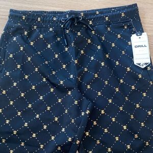 Drill Men's Black‎ and Gold Patterned Athletic Shorts